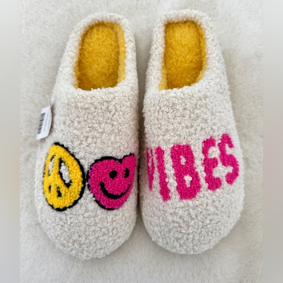 Shoes - Women's Cozy Peace Happy Face Vibes Slippers, Size 8-9